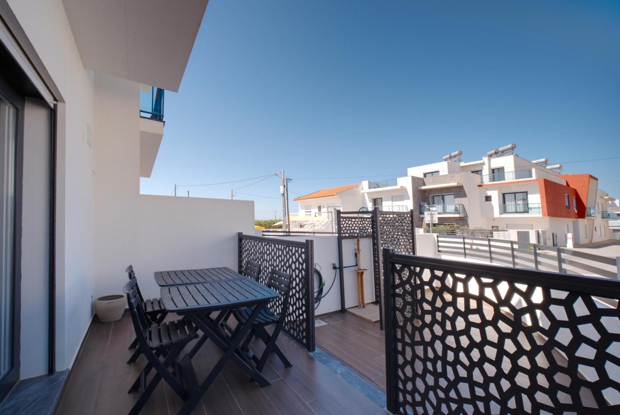 Beach & Surf Lovers Apartment With Ac - 발리알 외부 사진