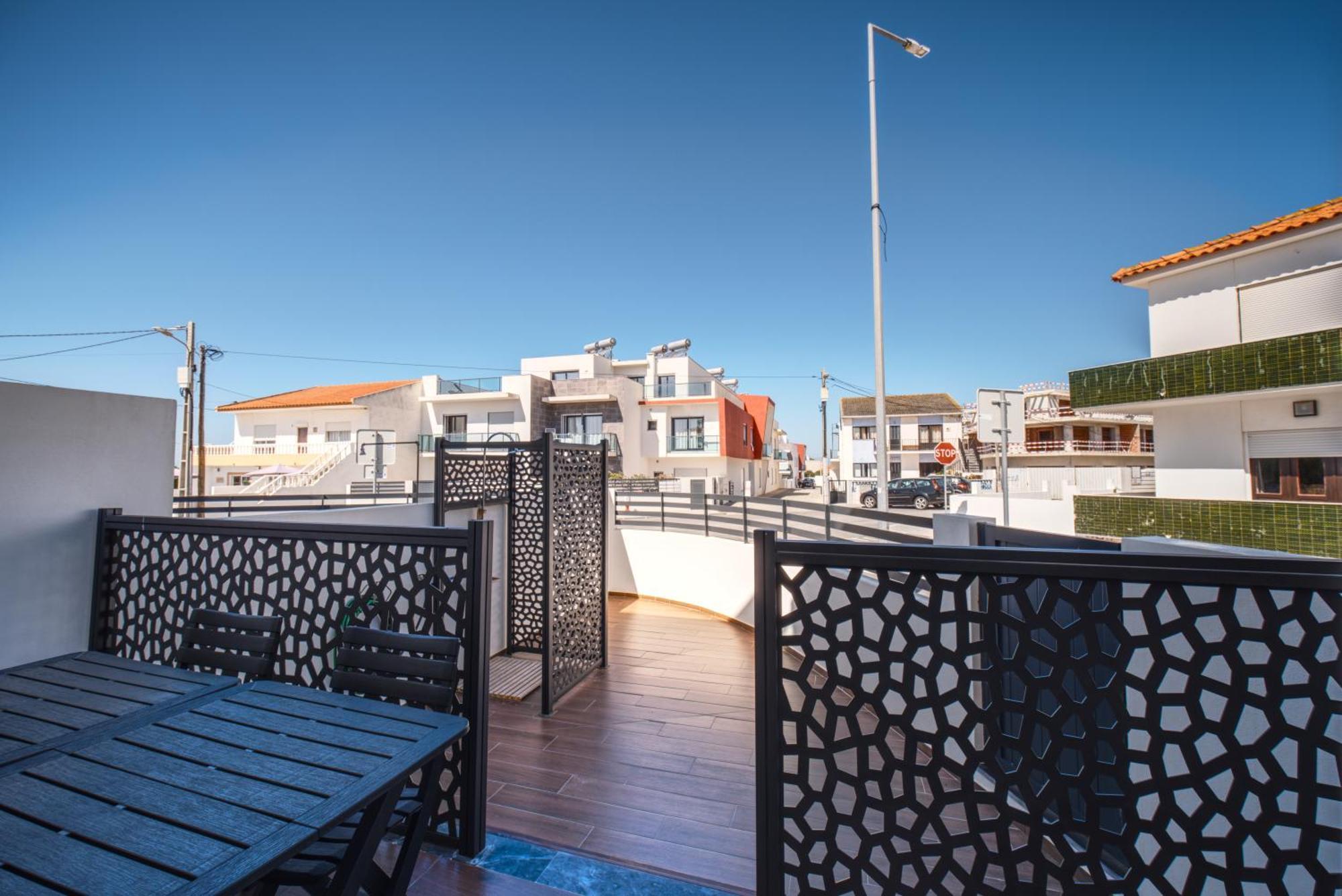Beach & Surf Lovers Apartment With Ac - 발리알 외부 사진