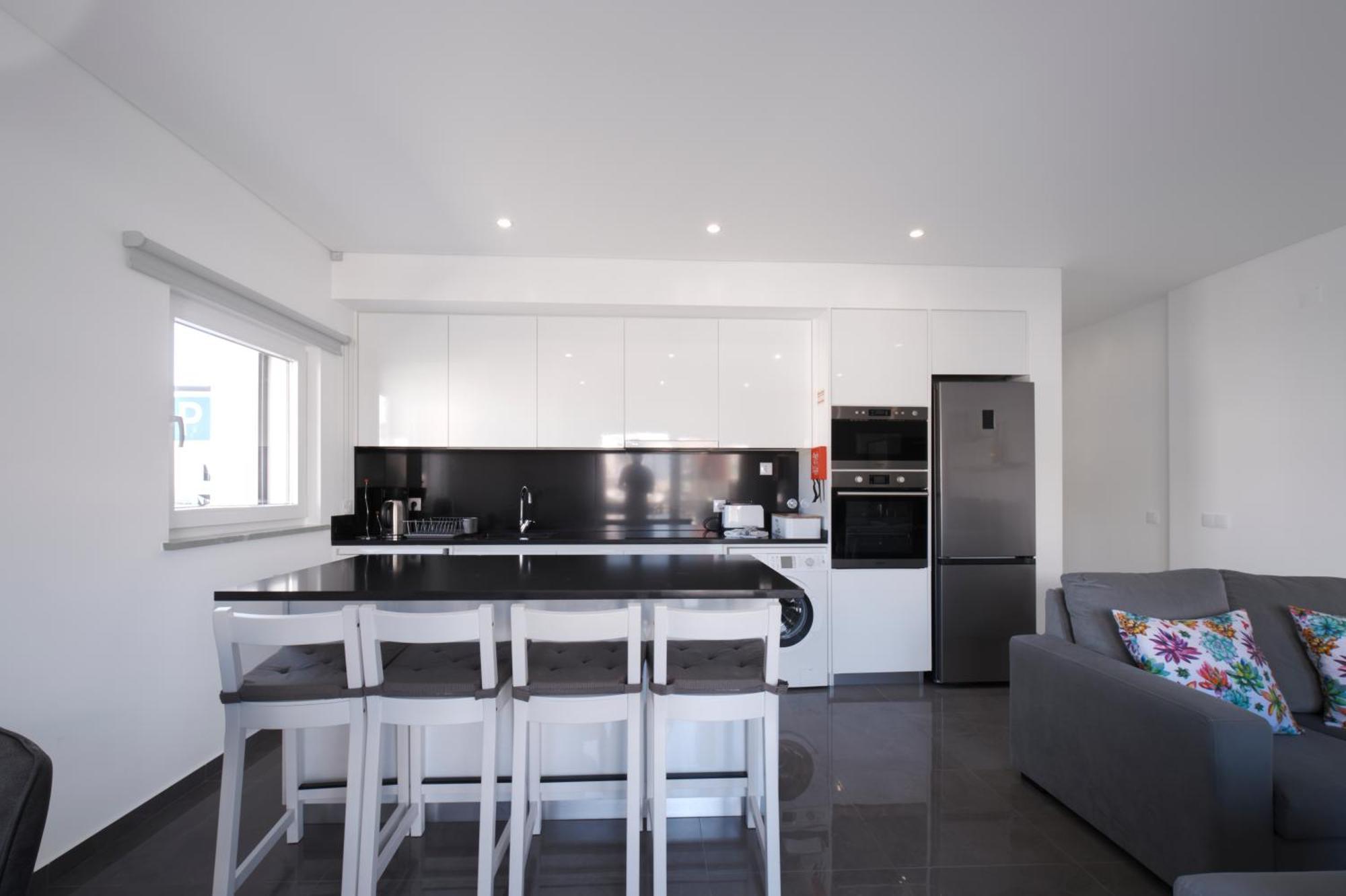 Beach & Surf Lovers Apartment With Ac - 발리알 외부 사진